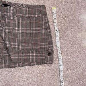 Wet Seal, pink & black plaid shorts, size small